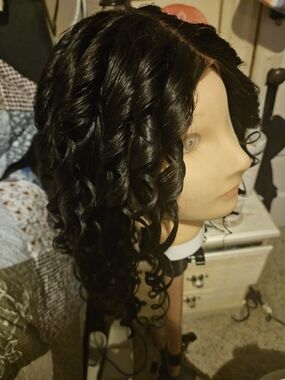 Natural Black Curly Lace Human Hai Wig for Women - Stylish Shoulder-Length Curls